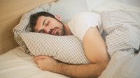 cara mengatasi tidur mendengkur